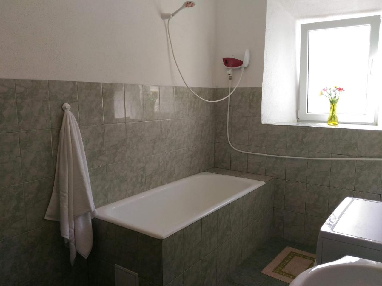 Edelweiss Guesthouse, Glamping And Camping Suhaia Екстер'єр фото