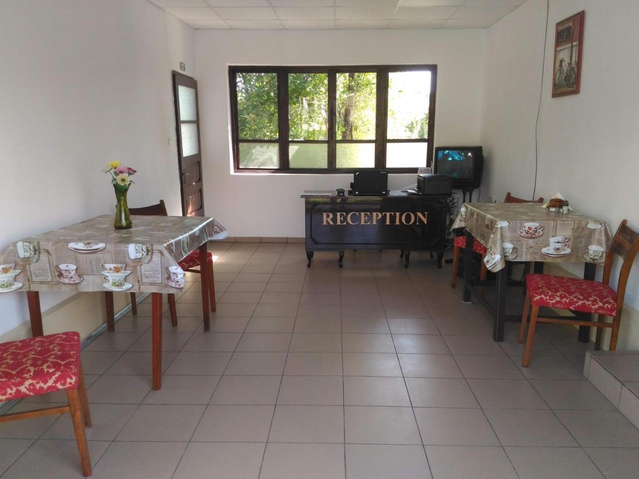 Edelweiss Guesthouse, Glamping And Camping Suhaia Екстер'єр фото