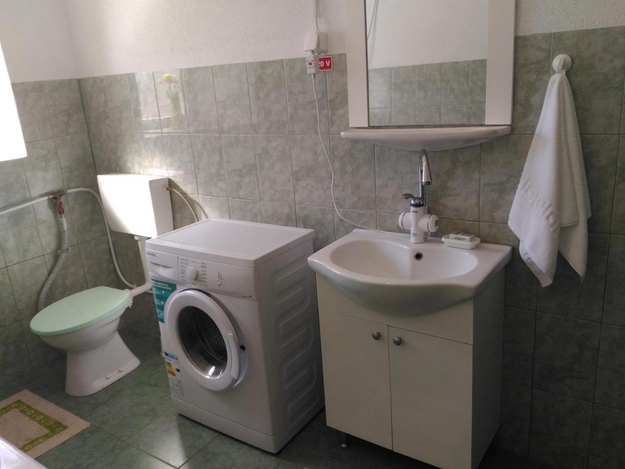 Edelweiss Guesthouse, Glamping And Camping Suhaia Екстер'єр фото