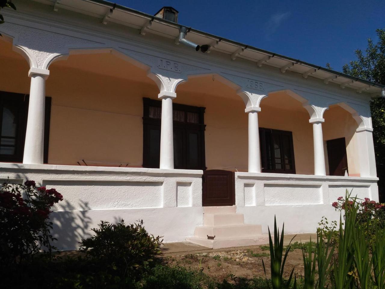 Edelweiss Guesthouse, Glamping And Camping Suhaia Екстер'єр фото